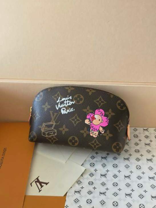Picture of Louis Vuitton Wallets _SKUfw215539449fw